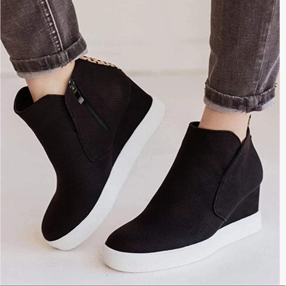 Black wedge sneakers